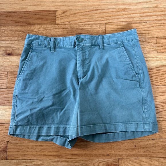 Eddie Bauer Slightly Curvy Legend Wash Shorts Sz 4 - Picture 1 of 11